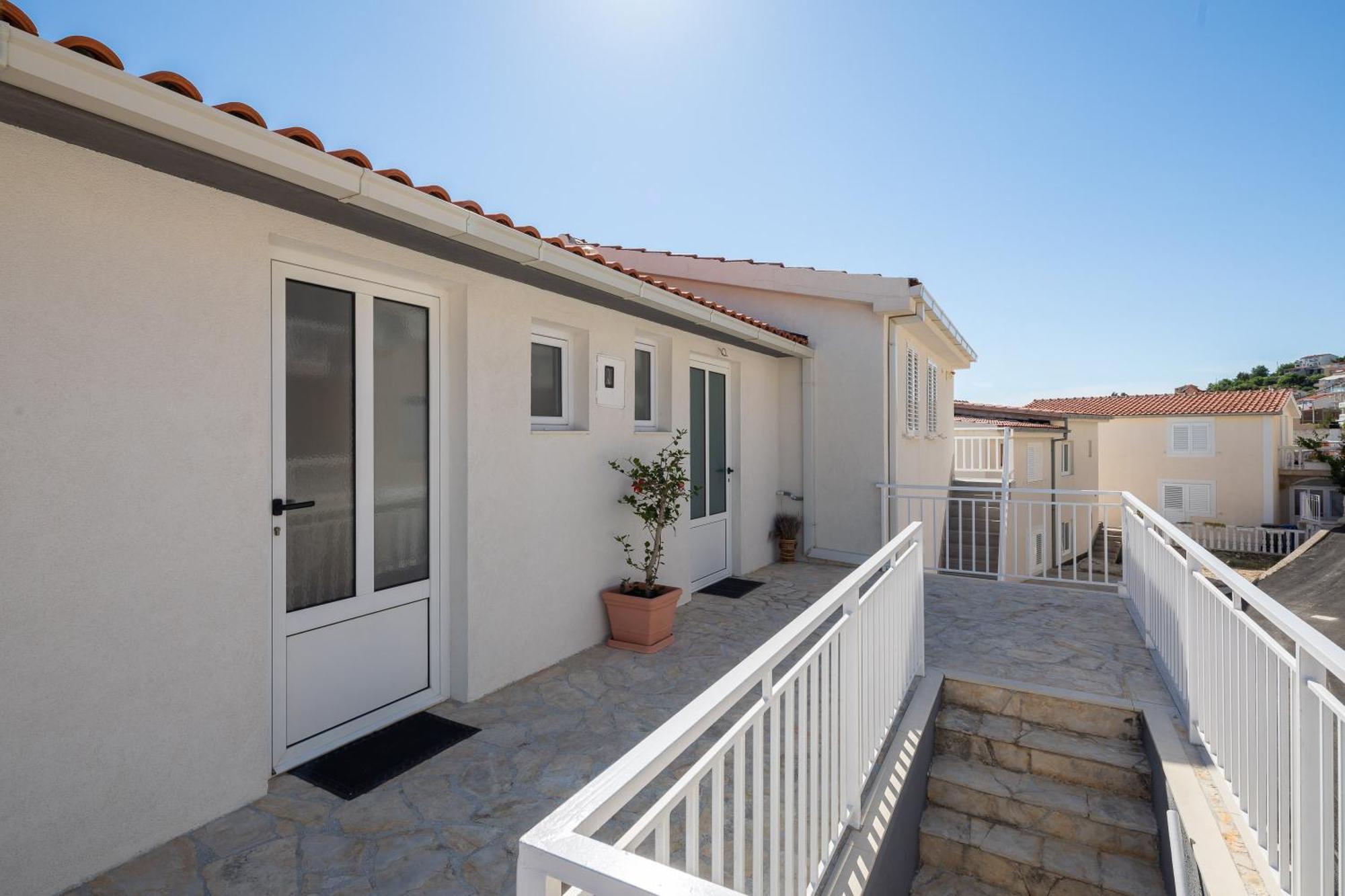 Luxury Seafront Villa With Heated Pool, Jacuzzi, Sea View, 150 M From Beach Stanici ภายนอก รูปภาพ
